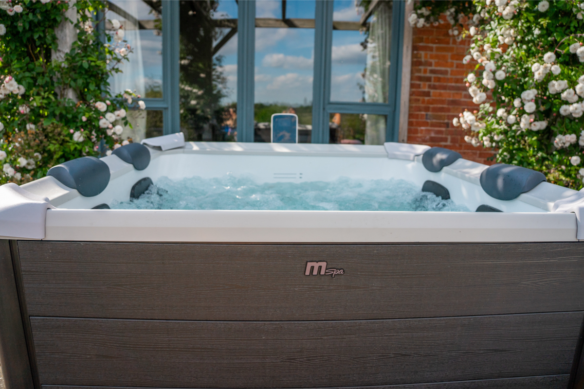MSpa OSLO Frame Series 6-Person Rigid Hot Tub & Spa